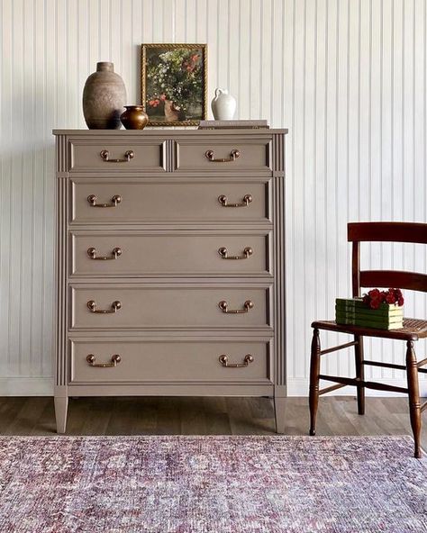 Bedroom Drawers Ideas, Beige Dressers, Classic Dressers, Cherry Furniture, Colorful Dresser, Different Lighting, Dresser Painted, Revamp Furniture, Painted Bedroom Furniture