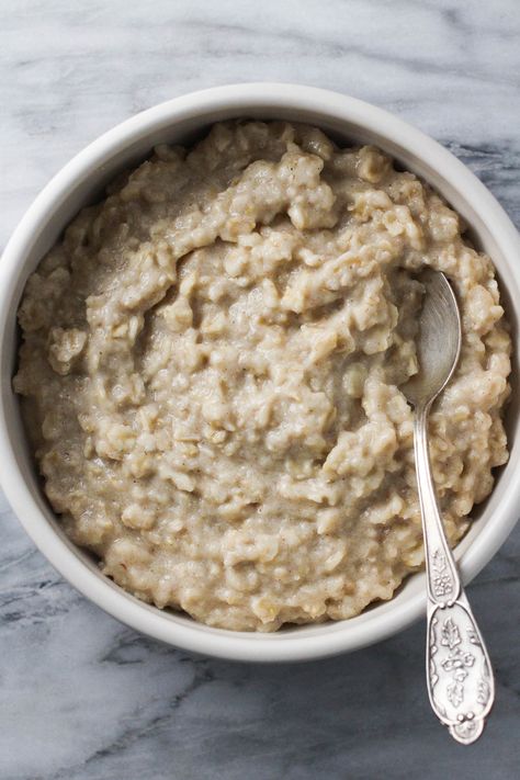 Applesauce Oatmeal Recipe (Quick & Easy) Overnight Oats With Applesauce, Applesauce Overnight Oats, Oatmeal With Applesauce, Instant Oatmeal Recipes, Basic Oatmeal, Applesauce Oatmeal, Breakfast For Busy Mornings, Crockpot Oatmeal, Slow Cooker Applesauce