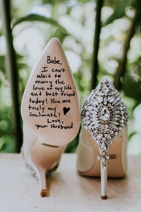 This sweet wedding note is the most touching gift to receive on your big day.... Sweet Buffet, Beautiful Wedding Shoes, Wedding Notes, Anna Campbell, Boda Mexicana, Year Plan, Wedding Guide, A Poem, Van Cleef Arpels