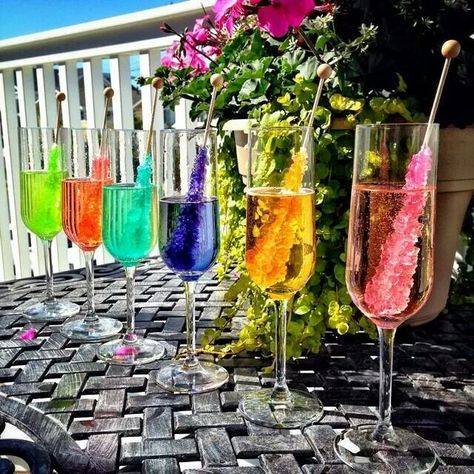 Mocktail Bar, Candy Cocktails, Candy Bar Wedding, Non Alcoholic Beer, Party Things, Cocktail Garnish, Themed Drinks, Alcohol Aesthetic, Rainbow Party