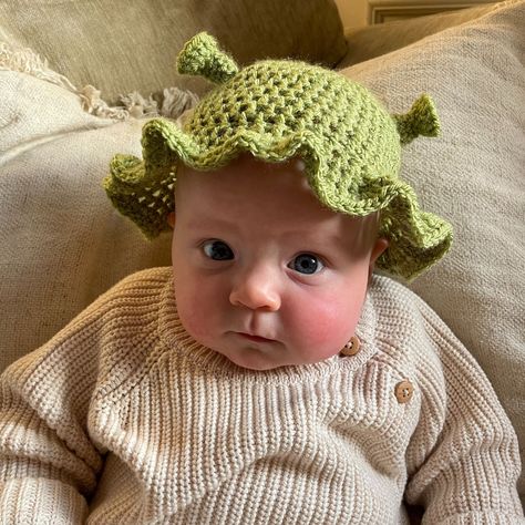 By VERY popular demand, I introduce to you the cutest little Shrek hat you've EVER SEEN! Handmade crochet Shrek hat for babies aged from 0-6 months ish, or a little older as there's plenty of stretch in the material. Made using super soft acrylic yarn which is gentle on your baby's skin, and can be washed on a low heat with your usual washing. Can be made in any 3 of the Shrek-ky green shades, perfect gift for Shrek loving parents! Crochet Shrek Hat, Shrek Fancy Dress, Cute Shrek, Crochet Shrek, Shrek Hat, Funny Shrek, Funny Dresses, Crochet Toddler, Hat Tutorial