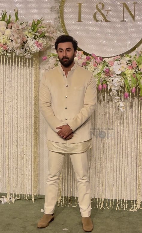 Tuxedo For Men Wedding Classy Indian, Suit For Men Wedding Classy, Mens Indian Wear Classy, Shiv Outfits, Bandgala For Men, Bandhgala Suit Men, Indo Western Menswear, Indo Western Outfits For Men, Engagement Dress For Men