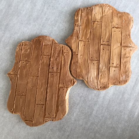 Wood grain, wooden board pattern plaque decorated sugar cookies by Charlotte Gushue of Cookie Starts with C Wood Sign Cookies Decorated, Wood Cookies Decorated, Masculine Cookies Decorated, Wood Grain Cookies, Lumberjack Cookies, Rustic Cookies, 4d Wallpaper, Paris Cookies, Bake Sale Packaging