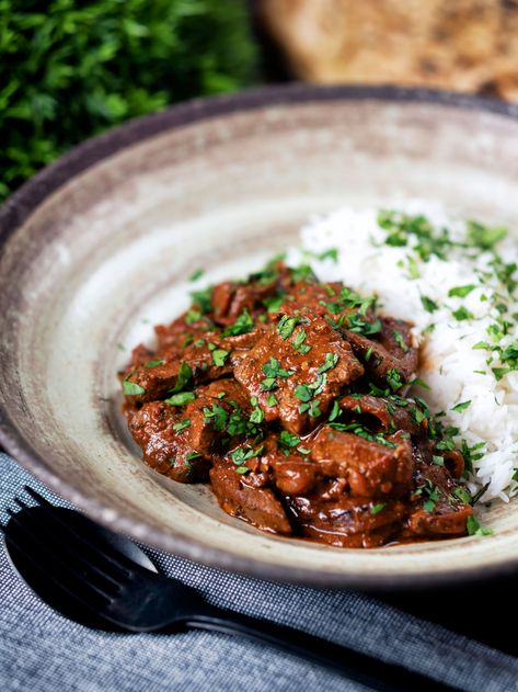 Liver curry or kaleji masala doesn't appear on many takeaway menus but it is a glorious old school Indian recipe packed with flavour & spice. My version uses lamb liver and it is both easy and quick to cook weighing in at a relatively rapid 40 minutes! Liver Curry Recipe, Quick Stir Fry Recipes, Pakistani Dishes, Fakeaway Recipes, Liver Recipes, Health Fitness Food, Dinner Recipes For Two, Indian Recipe, Curry Dishes