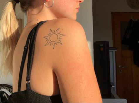 Sun Tattoo On Back Of Shoulder, Sunshine Back Tattoo, Sun Tattoo On Collar Bone, Sun Tattoo Back Shoulder, Tattoos Of The Sun, Collarbone Sun Tattoo, Soul Full Of Sunshine Tattoo, Sun On Back Tattoo, Sun Tattoo On Ribs