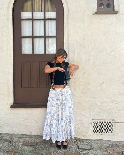 Spain Summer Aesthetic Outfit, Eastern European Summer Outfits, Maxi Skirt Europe Outfit, Portugal Fits Summer, Euro Summer Inspo Pics, Europe Summer Outfits, Spain Outfit, Italy Outfits, Fashion Aesthetics