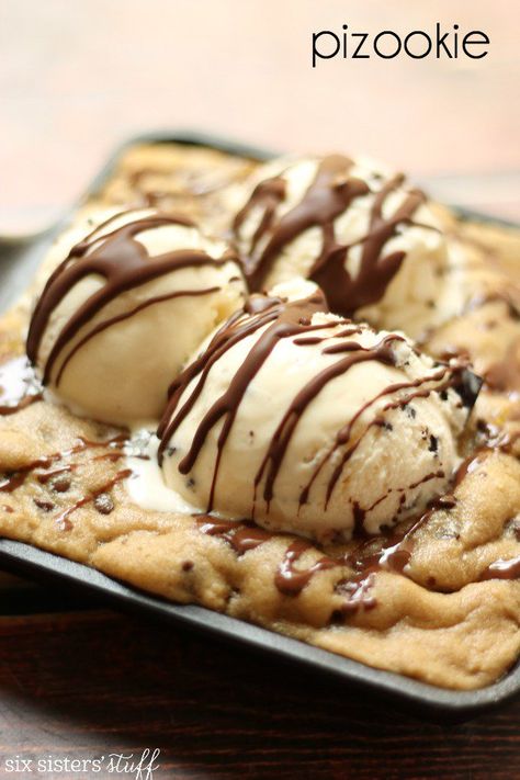 This is THE BEST dessert of all time: PIZOOKIE (Pizza Cookie) Homemade Pizookie, Cheesecake Factory Oreo Cheesecake, Chocolate Chip Pizza, Pizookie Recipe, Pizza Cookie, Night Movie, Six Sisters Stuff, Movie Watching, Cookie Pops