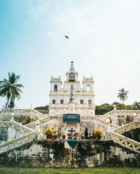 The MOST ICONIC monument of GOA ⭐ Which of the two did you like? Night or day? 😛 #thebackpacksters in #goa #panjim #india 🇮🇳 PS: didn't photoshop that PERFECT bird into the image, its real! 🙈 Goa Panjim, Goa Travel, Travel Destinations In India, Dark Light Academia, Goa India, Memory Board, Artwork Inspiration, Beach Shack, Parasailing