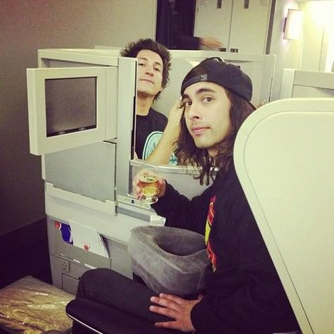 Jaime & Vic :) Emo People, Jaime Preciado, Tony Perry, Mexican Men, Solo Photo, Kellin Quinn, Emo Guys, Emo Bands, Pierce The Veil