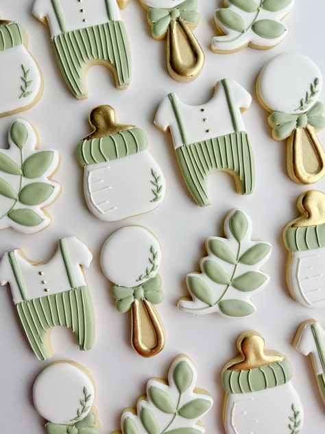 Greenery and Gold baby shower sugar cookies are perfect for your gender-neutral baby shower. This cookie set includes baby romper, baby rattle, baby bottle, and leaf cookies. White sage green and gold accents, are a classic combination.  This listing is for 1 dozen (12) sugar cookies:  Size: 3" to 4" All our cookies are made to order, your cookies will be made in small batches from scratch, and they will arrive in individual cello bags heat-sealed. Please note that colors may appear differently A Little Sprout Is On The Way, Hunter Green Baby Shower Ideas, Baby Shower Green Theme, Olive Green Baby Shower Ideas, Simple Baby Shower Cookies, March Baby Shower Themes, Gender Neutral Baby Shower Cookies, Sage Green Baby Shower Ideas, Green Baby Shower Ideas