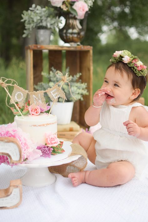 Spring First Birthday Photoshoot, 1st Birthday Cake Photoshoot, Boho One Year Old Birthday Photos, Spring 1st Birthday Photo Shoot, Boho One Year Old Photoshoot Outdoor, Year 1 Photoshoot, Baby Girl 1st Birthday Photoshooting Ideas, 1 Year Smash Cake Photo Shoot, 1st Birthday Photoshoot With Siblings