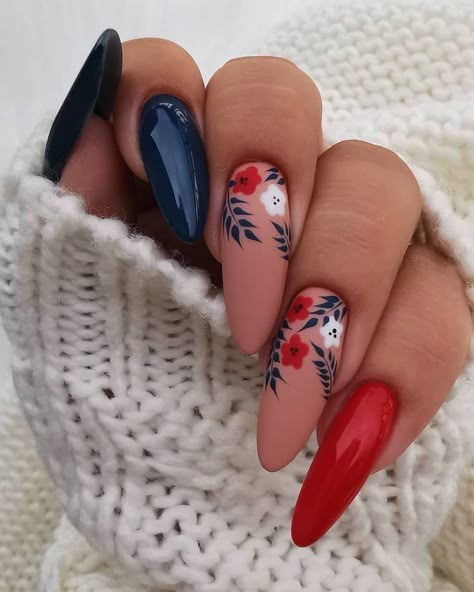 Shared by Julia🖤. Find images and videos about nails, design and manicure on We Heart It - the app to get lost in what you love. Pedicure Designs, Her Nails, Colorful Nail Designs, Short Nail Designs, Marble Nails, Pretty Acrylic Nails, Floral Nails, Creative Nails, Artificial Nails