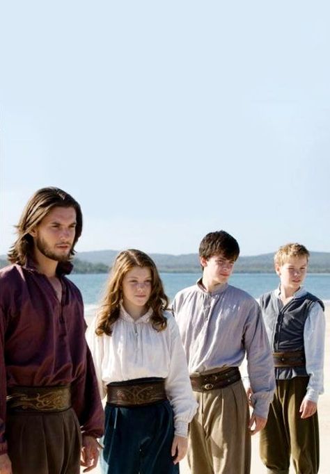 Ensemble 2 Edmund Narnia, Voyage Of The Dawn Treader, The Dawn Treader, Narnia Cast, Narnia Movies, Dawn Treader, Narnia 3, Edmund Pevensie, Georgie Henley