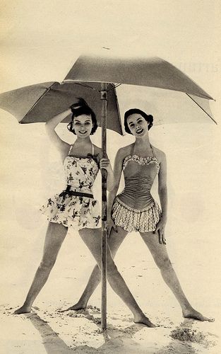 umbrella by Millie Motts, via Flickr Under An Umbrella, Vintage Umbrella, Vintage Bathing Suits, Vintage Swim, Look Retro, Vintage Swimsuit, Vintage Versace, Vintage Swimwear, Vintage Swimsuits