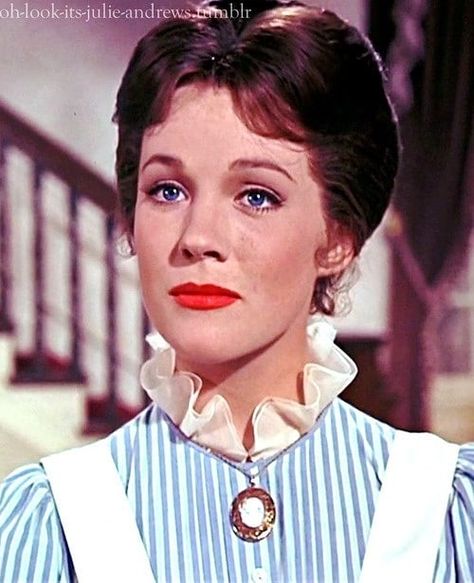 ♡ Julie Andrews Fan Account ♡ on Instagram: “53 years ago, Mary Poppins was released! Happy Mary Poppins day everyone 😆 _______________ #julieandrews #damejulieandrews…” Julie Andrews Young, Julie Andrews Children, Julie Andrews Mary Poppins, Julie Andrews Movies, Mary Poppins Movie, Mary Poppins Party, Mary Poppins 1964, Channel Outfits, Tv Moms