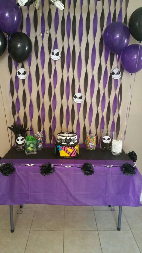 Jack skellington party, cake, and candy table Jack Skellington Party, Bolo Pikachu, Nightmare Before Christmas Babyshower, Nightmare Before Christmas Birthday, Nightmare Before Christmas Party, Nightmare Before Christmas Kids, Halloween Entertainment, Christmas Birthday Party Decorations, Nightmare Before Christmas Cake