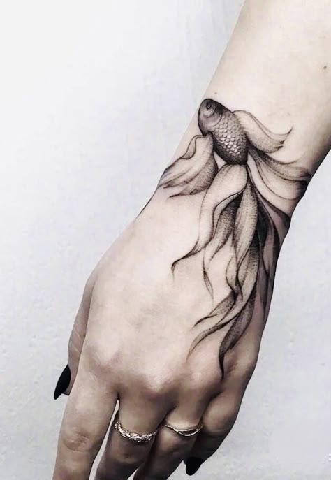 Betta Fish Tattoo, Goldfish Tattoo, Pisces Tattoo Designs, Pisces Tattoos, Jellyfish Tattoo, Koi Tattoo, Koi Fish Tattoo, Fish Tattoo, Tattoo Desings