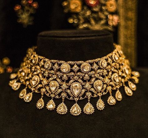 Pinterest: @pawank90 Indi Jewelry, Bengali Bangles, Meenakari Jewellery, Meenakari Necklace, Sabyasachi Jewellery, Jewellery Pendant, Kundan Jewelry, Sterling Silver Choker, Wedding Jewellery Collection