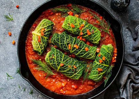 Macedonian Food, Cabbage Rolls Recipe, Cooked Cabbage, Salad With Sweet Potato, Healthy Meals To Cook, Cabbage Rolls, Minced Meat, Collard Greens, Idee Pasto Sano