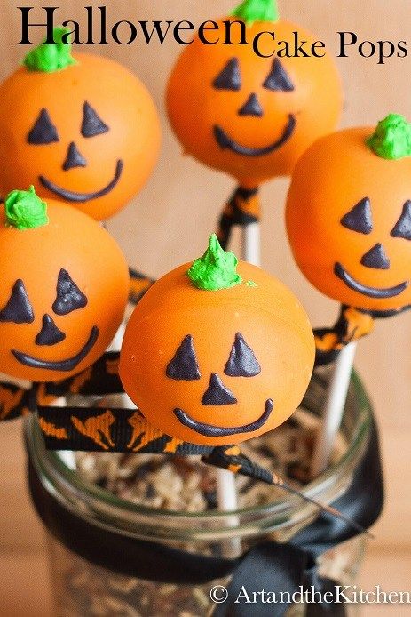 Jack O Lantern Cake, Buffet Halloween, Homemade Halloween Treats, Halloween Cakes Easy, Pumpkin Cake Pops, Halloween Torte, Postres Halloween, Halloween Cake Pops, Halloween Party Treats