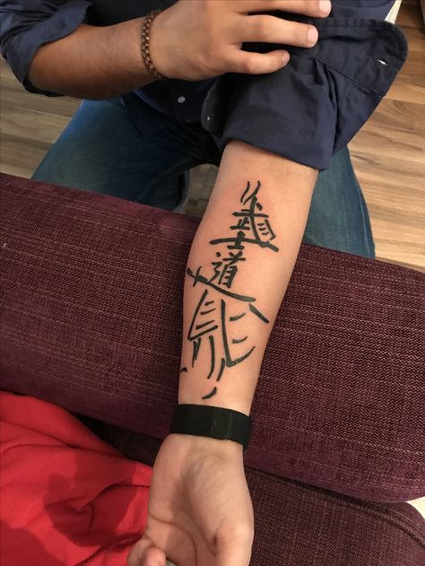 Small Samurai Tattoos For Men, Samurai Simple Tattoo, Karate Tattoo Ideas, Samurai Tattoo Outer Forearm, Last Samurai Tattoo, Japon Tattoo, Samurai Swordsman Tattoo, Men’s Samurai Tattoo, Bushido Tattoo