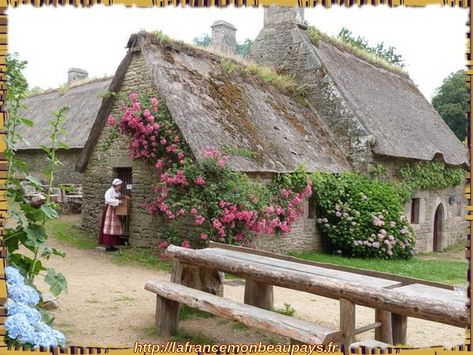 Le vieux village breton | La France mon beau pays Road Trip France, Colmar France, Brittany France, Voyage Europe, Le Respect, Beaux Villages, Provence France, Colmar, Van Life