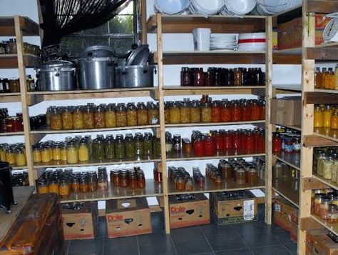 Amish Canned Goods TN Amish Home, Food Storage Rooms, Provident Living, House Pantry, Canning Kitchen, Amish House, Amish Culture, Canned Food Storage, Root Cellar