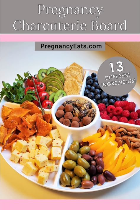 A pregnancy recipe for a small, healthy superfood charcuterie board for pregnant women. Pregnant Friendly Charcuterie, Charcuterie Boards For Pregnant Women, Pregnant Friendly Charcuterie Board, Charcuterie For Pregnant Women, Pregnancy Friendly Appetizers, Appetizers For Pregnant Women, Charcuterie Board For Pregnant Women, Gluten Free Pregnancy Meals, Pregnant Charcuterie Board