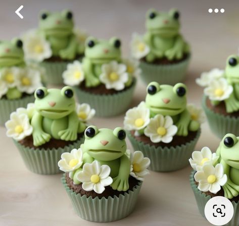 Cute Frog Cupcakes, Kawaii Frog Birthday Party, Frog Cakes Birthday, Frog Cupcakes Ideas, Frog Party Ideas Decoration, Frog Centerpiece Ideas, Frog Birthday Party Ideas, Princess And Frog Birthday Party, Frog Themed Food