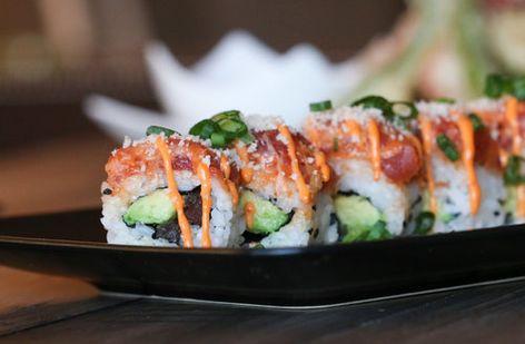 Tuna Sushi Rolls Recipe, Spicy Tuna Recipe, Spicy Tuna Sushi, Tuna Sushi Rolls, Sashimi Recipe, Tuna Roll, Sushi Recipes Homemade, Sushi Roll Recipes, Tuna Sushi