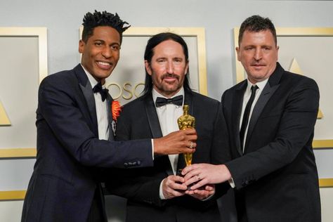 Trent Reznor, Atticus Ross and Jon Batiste won their Academy Awards for Best Music (Original Score) for the film Soul in 2021. Atticus Ross, Jon Batiste, Trent Reznor, Atticus, Academy Awards, Best Music, Good Music, Academic Dress, Film