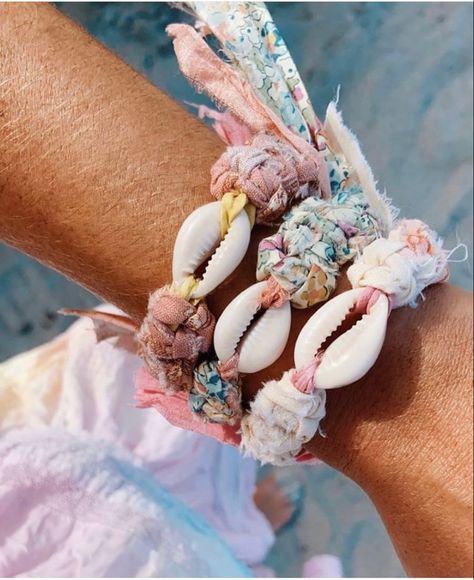 Love Shack Fancy Bracelet, Loveshackfancy Bracelets, Logan Tay, Beach Wraps, Hantverk Diy, Preppy Jewelry, Fabric Bracelets, Fiber Jewelry, Jewelry Lookbook