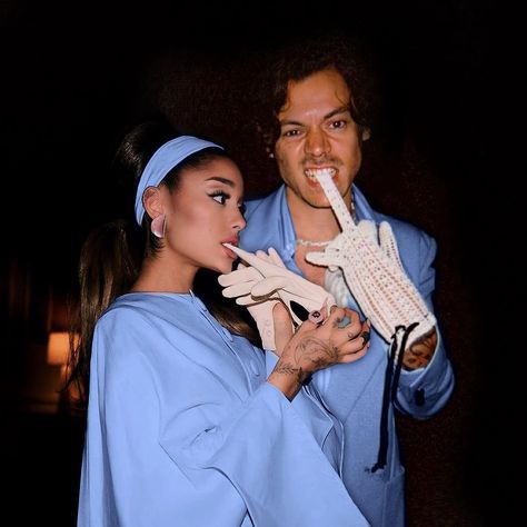 Ariana Grande And Harry Styles, Harry Styles Ariana Grande, Ariana Grande Twitter, Harry Styles Kissing, One Direction Edits, Harry Styles Edits, Harry Styles Wallpaper, Clothes And Shoes, Shoes And Boots