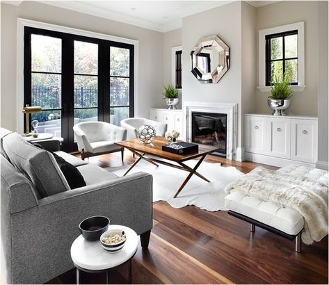 Black, white, gray living room with brown hardwood floors. Terrace Living Room, Casa Vintage, Ideas Hogar, Trendy Living Rooms, Living Room Sectional, Couch Furniture, Living Room Grey, A Living Room, Couches Living Room