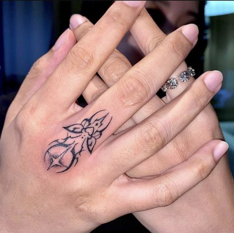 Drawing On My Hand, Hand Palm Tattoos, Unique Hand Tattoos, Finger Tats, Palm Tattoos, Sharpie Tattoos, Small Pretty Tattoos, Hand Palm, Petite Tattoos