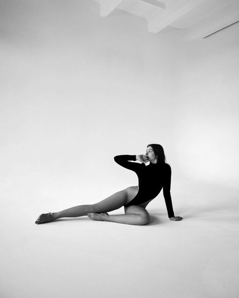 Black Body Photoshoot, Floor Photoshoot Poses, Model Floor Poses, Black Bodysuit Photoshoot Poses, Floor Poses Photoshoot, Floor Dance Poses, Floor Poses Photography, Floor Photoshoot Ideas, Dance Studio Photoshoot