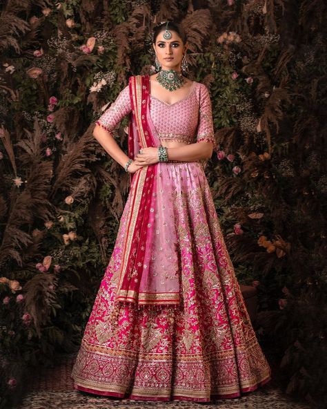 Beautiful Pink Bridal Lehenga Designs For Indian Wedding - K4 Fashion Latest Lehnga Designs, Wedding Chaniya Choli, Pink Lengha, Gujrati Wedding, Sabyasachi Lehenga Bridal, Pink Bridal Lehenga, Lehenga Design, Bridal Lehenga Designs, Desi Outfits