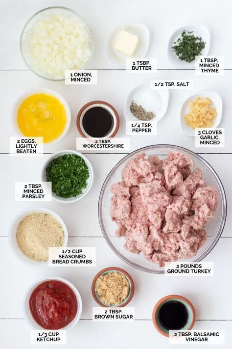 Mini Turkey Meatloaf, Ground Turkey Meatloaf, Mini Meatloaf Recipes, Filet Recipes, Meatloaf Dinner, Turkey Meatloaf Recipes, Meatloaf Ingredients, Classic Meatloaf, Brown Sugar Glaze