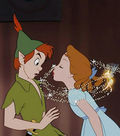 Peter pan and Wendy Disney Face Swaps, Peter Pan Disney, Peter And Wendy, Kunst Tattoos, Peter Pan And Tinkerbell, Images Disney, I Love Cinema, Old Disney, Pinturas Disney