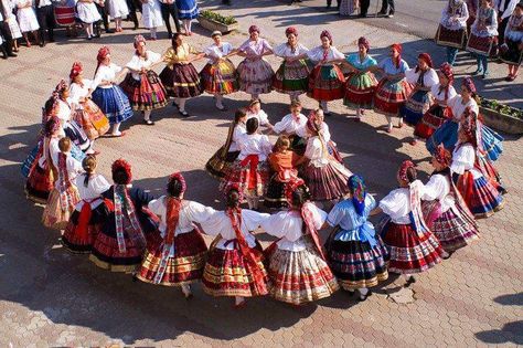 Hungarian folk dance Hungarian Dance, Polish Clothing, Costumes Around The World, Polish Folk Art, Culture Day, Dance Teachers, Family Roots, Partner Dance, European Culture