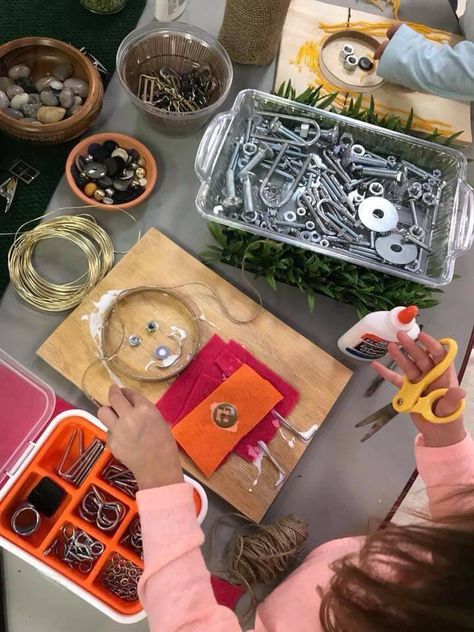 Tinkering Station, Play Based Classroom, Early Childhood Education Activities, Kids Lab, Forest School Activities, Preschool Art Projects, Nature School, Early Childhood Classrooms, Business Diy