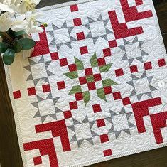 Snowflake Quilts, Quilts Christmas, Christmas Quilting Projects, Snowflake Quilt, Christmas Quilt Blocks, Christmas Quilting, Christmas Quilt Patterns, Jelly Rolls, Mystery Quilt