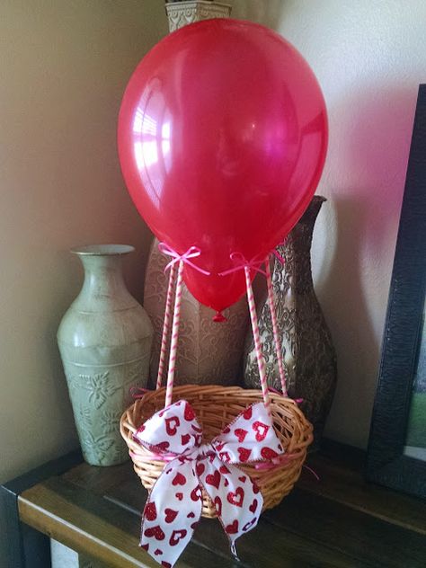 Hot Air Balloon Valentine, Balloon Valentine, Valentines Day Box, Diy Valentines Box, Bubble Valentines, Kids Valentine Boxes, Diy Crafts For School, Valentine's Day Party Games, Valentine Party Game