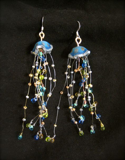 Here is one of my favorite new creations: jellyfish earrings! I've been getting really into shrink plastic and thought of using it to make a jellyfish body and used beads and wire for its tentacles. Accessories Idea, Jellyfish Earrings, Fun Craft Ideas, Bracelets Easy, Estilo Hippy, Wire Jewellery, Beaded Jewellery, Dope Jewelry, Shrink Plastic