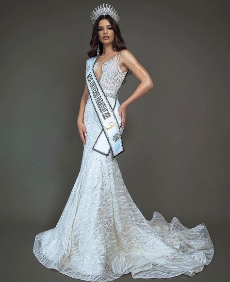 Miss Universe Dresses Gowns, Photoshoot Gown Ideas, Pageant Photoshoot Poses, Best Miss Universe Gowns, Pagent Outfit Ideas, Pageant Poses Photography, Miss Photoshoot, Miss Universe Photoshoot, Miss Universe Aesthetic