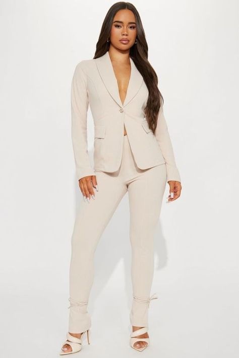 The Rise of Cute Pant Suits in Fashion – @kofiwomensfashion on Tumblr Cream Pants Suit Women, Fashion Nova Business Outfits, Pant Suit Black Women, Fashion Nova Work Outfits, White Pants Suits For Women, Cream Suits Women, Cream Blazer Outfits For Women, Grown Outfits, Blazer Set Outfit