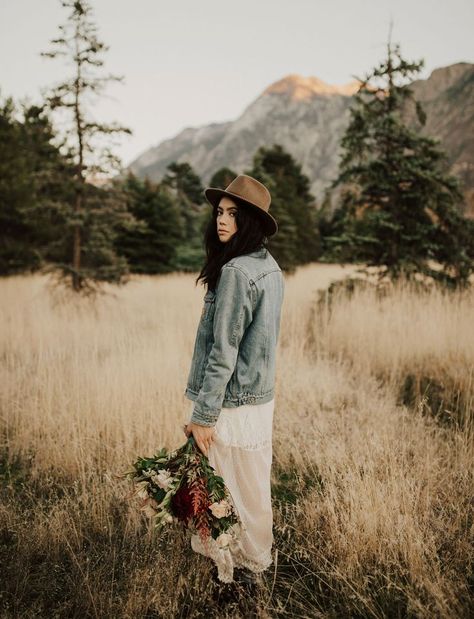 Rocky Mountains Anniversary // white lace dress with a denim levi's jacket and fedora // outfit for casual cool hipster photoshoot Hipster Photoshoot, Mountain Photoshoot, Denim Photoshoot, Boho Photoshoot, Fall Photo Shoot Outfits, Nature Photoshoot, Best Casual Outfits, Mountain Photography, Pullover Outfit