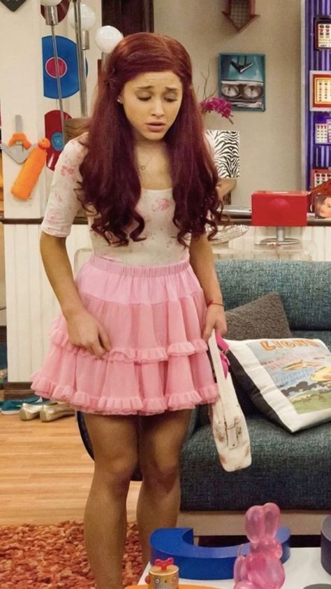 Cat Valentine Style, 2010s Tv Show Outfits Dress To Impress, 2010 Tv Shows Outfits Dress To Impress, Red Hair Pink Outfit, 2010 Tv Show, Dress To Impress 2010s Tv Show, 2010 Tv Show Dress To Impress, Cat Valentine Outfits, Cosplay Guy