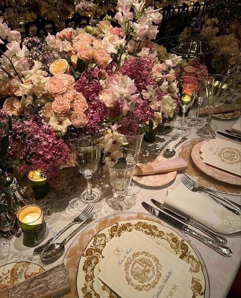 Dream Wedding Decorations, Dream Wedding Venues, Fancy Dinner, Wedding Mood, Dreamy Wedding, Fairytale Wedding, 인테리어 디자인, Place Settings, Wedding Bells