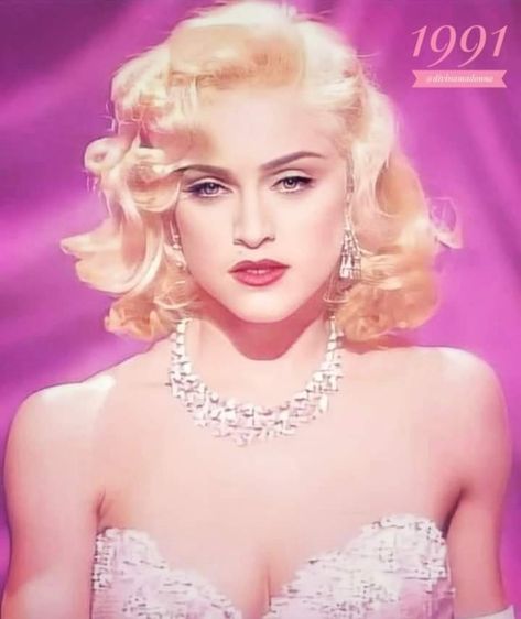 Material Girl Aesthetic, Madonna Young, Madonna Material Girl, Hollywood Glamour Aesthetic, Madonna Photos, Oscar Award, Lil Kim, Cyndi Lauper, Material Girl